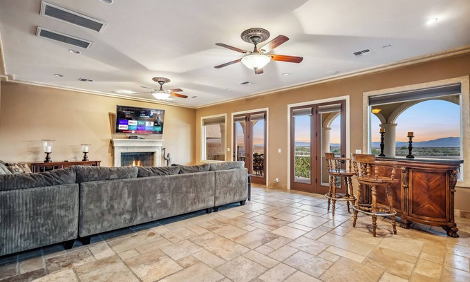 Bullhead City Casa | Waterfront Pool Spa Views Dock 7 bd