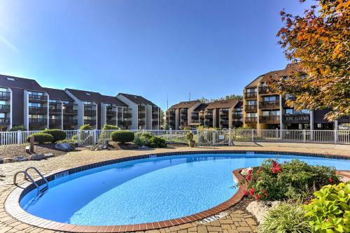 Port Clinton Apartamento | Waterfront Port Clinton Condo with Pool Access!