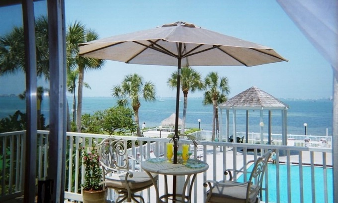 Bayview Condominio | Vista espectacular, nueva renovación de $ 40,000, condominio privado frente a la playa, St. Pete