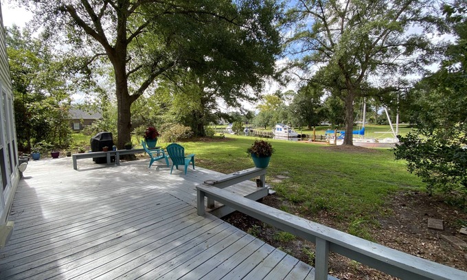 Fairfield Harbour Casa | Waterfront property located in the resort community of Fairfield Harbour