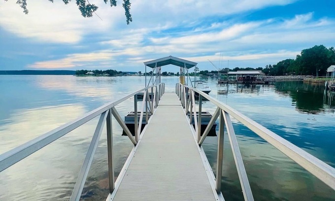 Graford Casa | Waterfront Property on PK - 7 miles away from Rocker B baseball facility