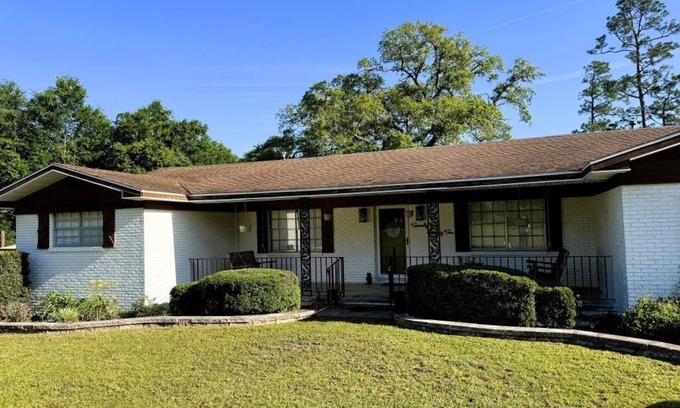 Milton Casa | Waterfront property with kayaks and boat slip! Ideal for relaxing or exploring!