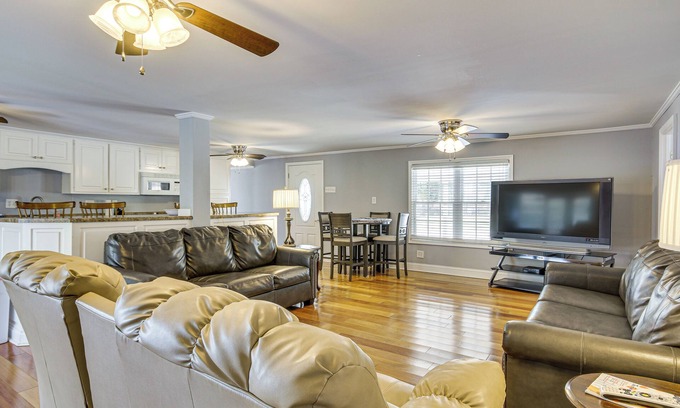 Hollands Landing Casa | Waterfront Prosperity Home w/ Dock: Walk to Marina