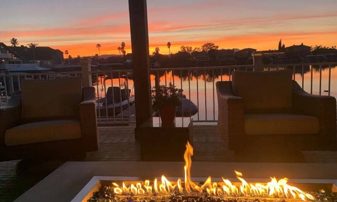 Discovery Bay Casa | Waterfront Remodeled House close to FAST Water