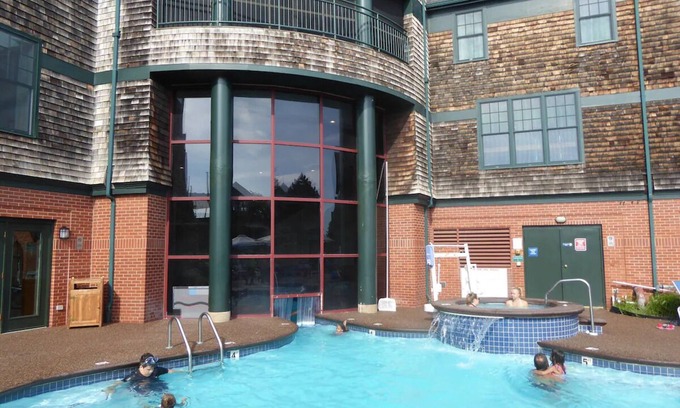 Newport Complejo | Waterfront Resort 2BR/6Bed in Downtown Newport, walk to shopping, sailing, eats!