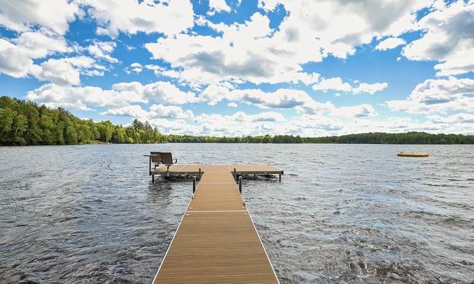 Presque Isle Cabina | Waterfront Resort Sleeps 21 5 Separate Units