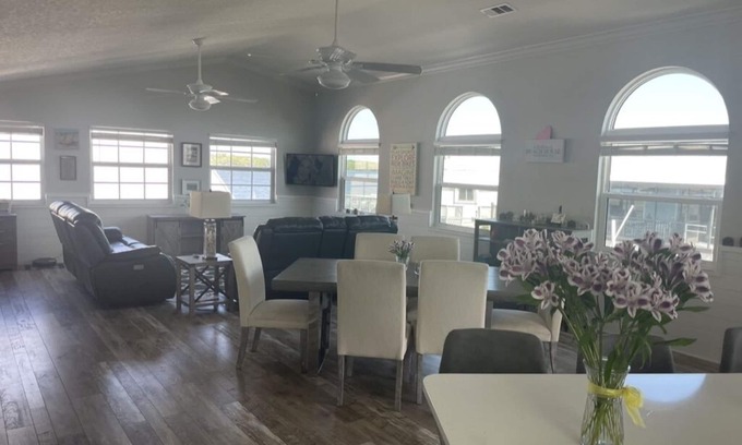 Nettles Island Casa | Waterfront Resort Home on Nettles Island
