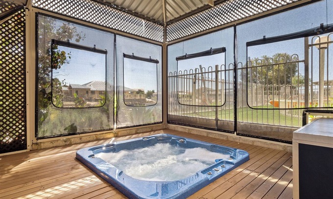 South Yunderup Casa | Waterfront Retreat | Private Spa & Jetty | Family & Pet-Friendly Getaway