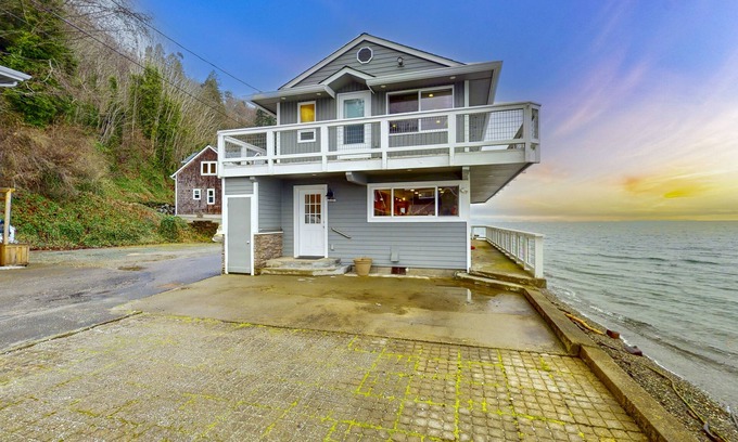 Camano Island Casa | Waterfront Retreat on Camano Island – Stunning Views!