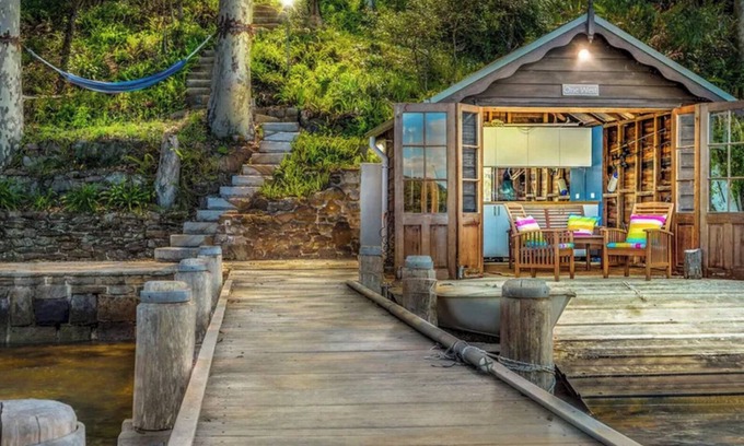 Lovett Bay Casa | Waterfront Retreat. 1 hour from Sydney CBD.