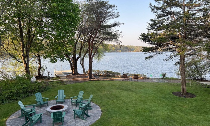 Centerville Casa | Waterfront retreat on Wequaquet Lake. Kayaks included and close to Town/Beaches
