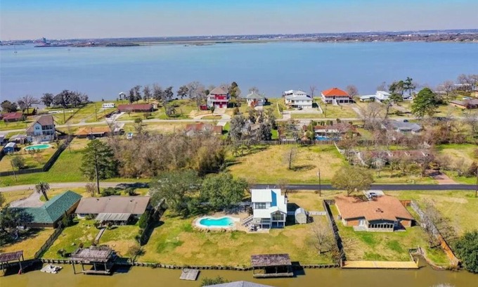 Baytown Casa | Waterfront Retreat w/ Pool: Family & Fishing Escape in Baytown, Near Houston