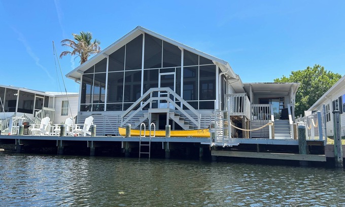 Homosassa Casa | Waterfront retreat with boat dock & private ramp right off the river
