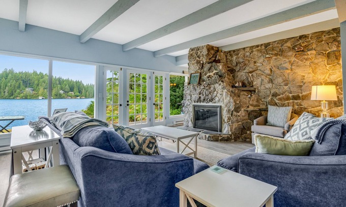 Dunes City Casa | Waterfront retreat with lake views & private hot tub
