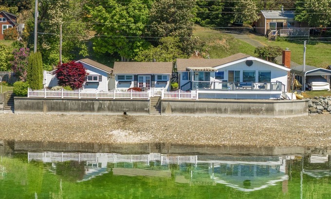 Belfair Casa | Waterfront Retreat with Private Beach, Oyster Beds & Large Deck