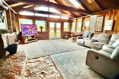 St. Joseph Casa | Waterfront Rock Shower Suite with Sunset View Room