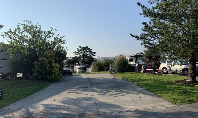 Sandbridge Alquiler De RV | Waterfront RV Lot in Surfside Resort