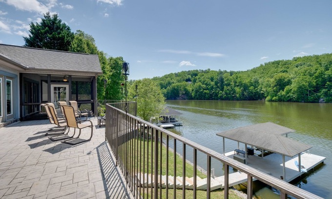 Goodview Casa | Waterfront Smith Mountain Lake Home w/ Boat Dock!