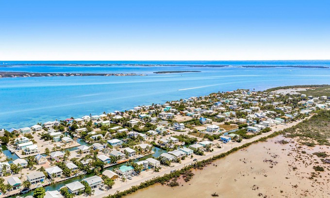 Little Torch Key Casa | Waterfront snowbird escape with private 40’ boat dock, amazing views & W/D