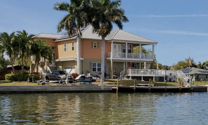 Palmetto Apartamento | Waterfront Studio apartment to relax/work on Snead Island, near Bradenton, Fl