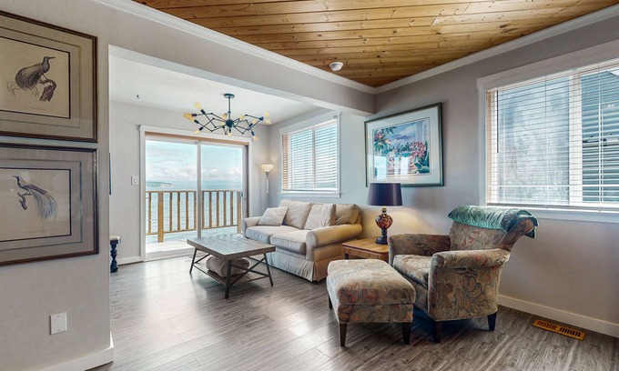Langley Apartamento | Waterfront studio cottage with stunning views