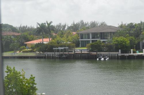 Mid Beach Apartamento | WATERFRONT STUDIO COZY WITH WATERVIEWs