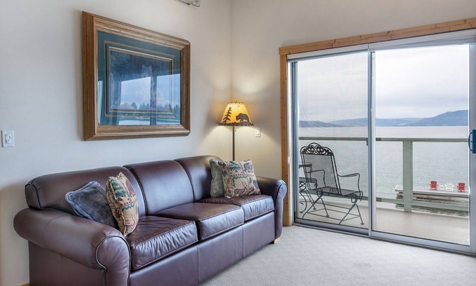 Polson Condominio | Waterfront Studio Retreat!