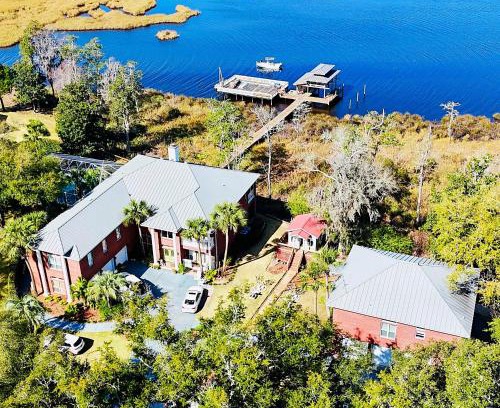 Freeport Apartamento | Waterfront Suite with Pool & Dock