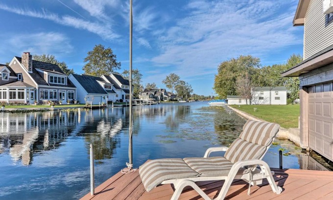 Enchanted Hills Casa | Waterfront Syracuse Home Deck, Fire Pit and Kayaks