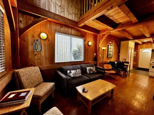 Ucluelet Casa | Waterfront Timber Frame Cottage!