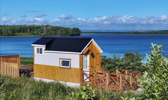 Pomquet Cabina | Waterfront Tiny House near Pomquet Beach- Winterized