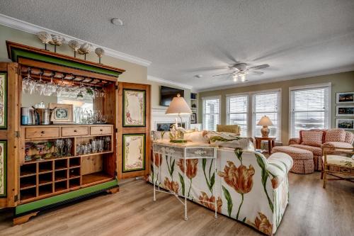 Murrells Inlet Casa | Waterfront Townhouse, Pool, St Park Beach Pass