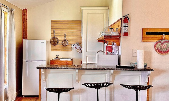 Cymbria Cabaña | Waterfront Two Bedroom Newly Built Cottage, Beach, Covered Deck, Firepits