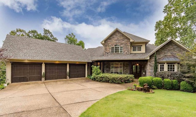Hot Springs Village Casa | ☀️Waterfront 5000 sq. ft. on cove, boat dock & 2 large decks, Media & Game Room.