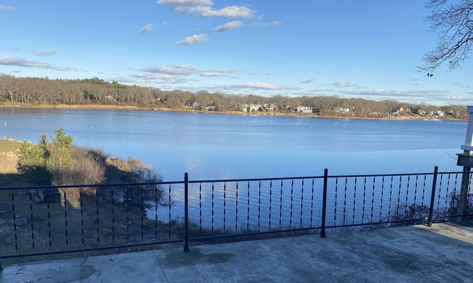 Warwick Casa | Waterfront