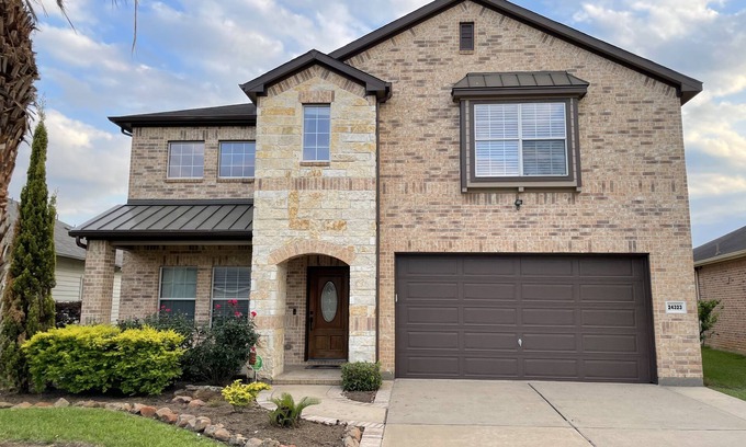 Katy Casa | WaterFront View 2Br 1.5Ba Home