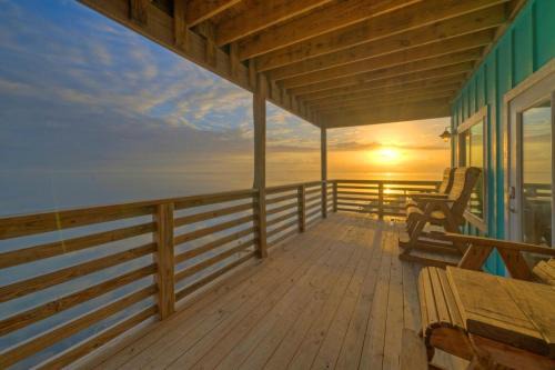 Flour Bluff Casa | Waterfront w Bay Views Shared Pool Boat Dock Marlin Madness by AvantStay