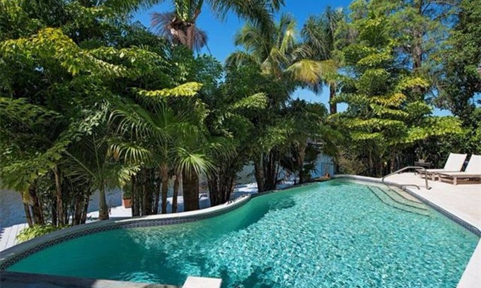Aqualane Shores Casa | A poca distancia de la playa y el centro de Nápoles, Coveted Aqualane Shores Pool Home