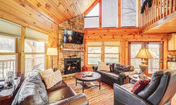 Butler Cabina | Waterfront Watauga Lake Home w/ Private Dock!