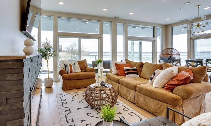 Watertown Condominio | Waterfront Watertown Condo w/ Patio & Pool Access!