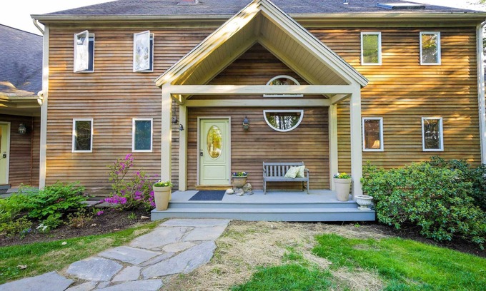 West Bath Casa | Waterfront West Bath Rental w/ Screened-In Porch!