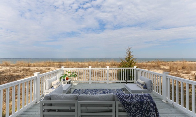 Norfolk Cabaña | Waterfront Willoughby Oasis