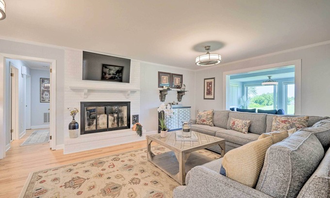 Myrtle Grove Casa | Waterfront Wilmington Home w/ Sunroom & Views