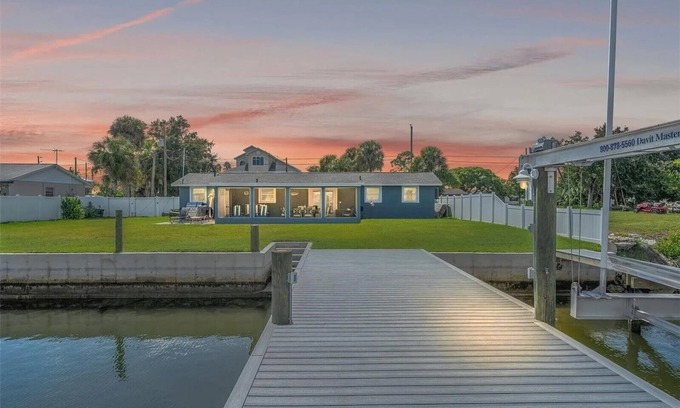 Sea Ranch On The Gulf Casa | Waterfront with a huge dock with direct Gulf access. Clean and Comfortable.