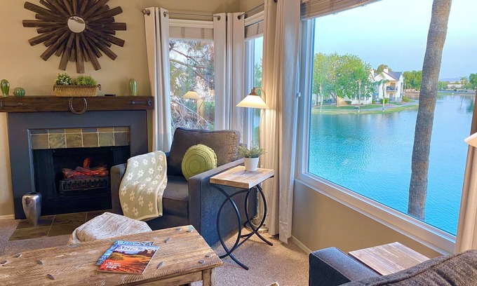 Chandler Condominio | Waterfront with Big Lake Views 2 Bedroom Condo in Chandler's Best Location