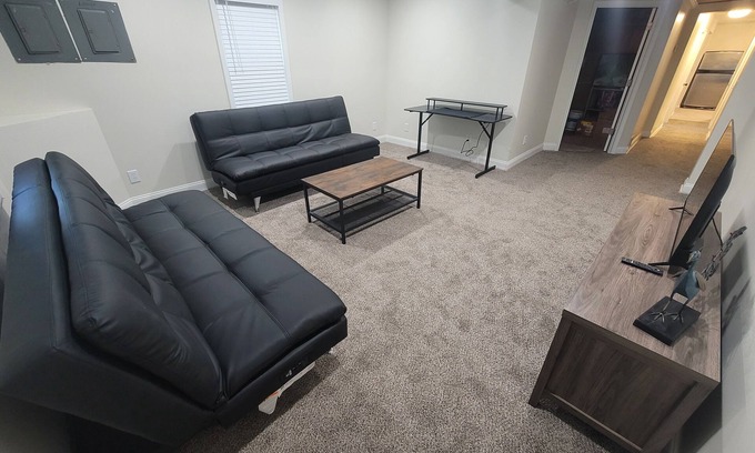 Wyandotte Casa | Waterfront with boat dock 1-bedroom on Detroit River canal. Good for 4 people