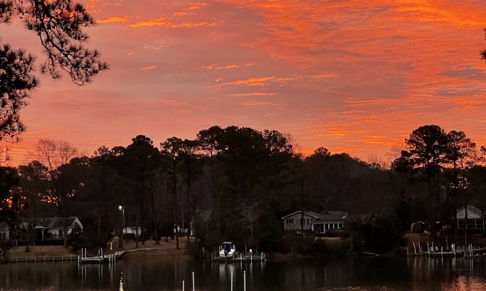 Mount Holly Casa | Waterfront with dock, kayaks, canoe, 4-bedroom, sleeps 10
