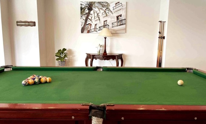 Tascott Casa | Waterfront With Jetty Big Holiday Home