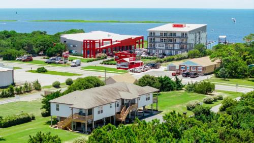 Waves Apartamento | Watermen's Cabana 1C - 3-bedroom, 2-bathroom apartment - Walk to beach and access to REAL Watersports