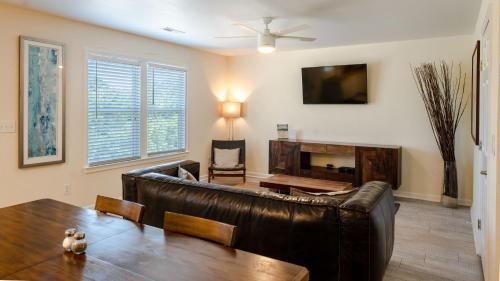 Waves Apartamento | Watermen's Cabana 2B - 2-bedroom, 1-bathroom apartment - Walk to beach and access to REAL Watersports